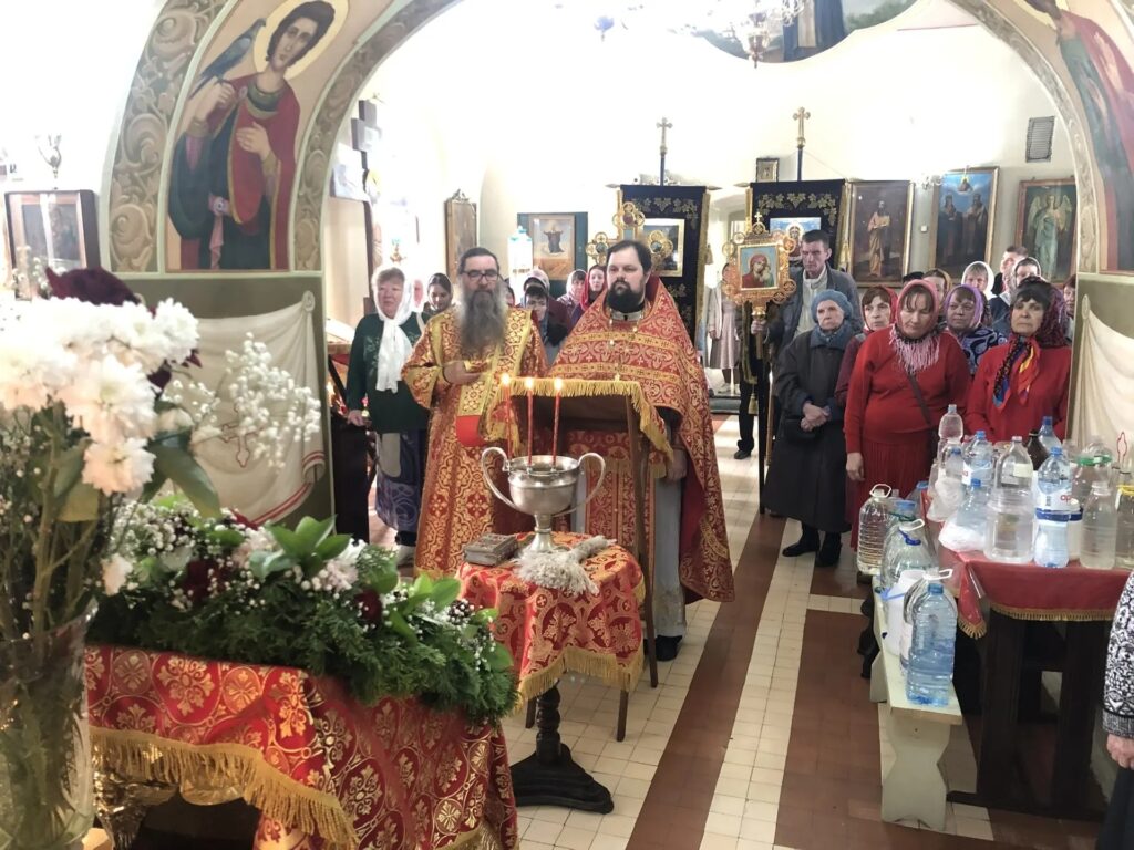Празднование памяти иконы Божией Матери «Живоносный Источник»