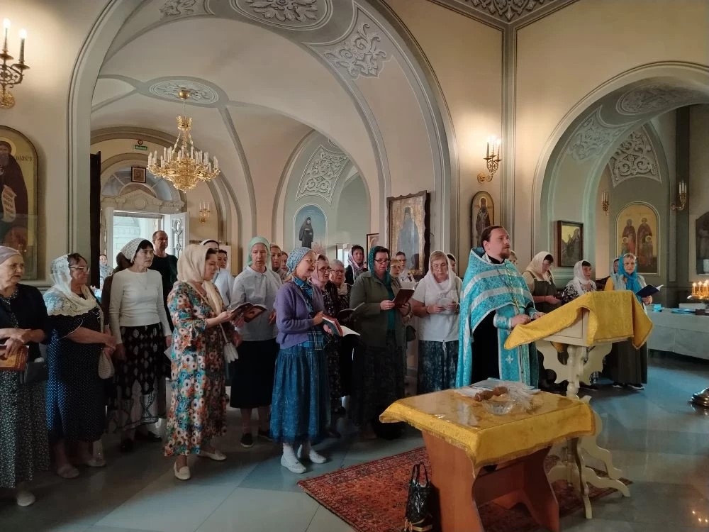 Молебен перед чудотворной иконой Божией Матери