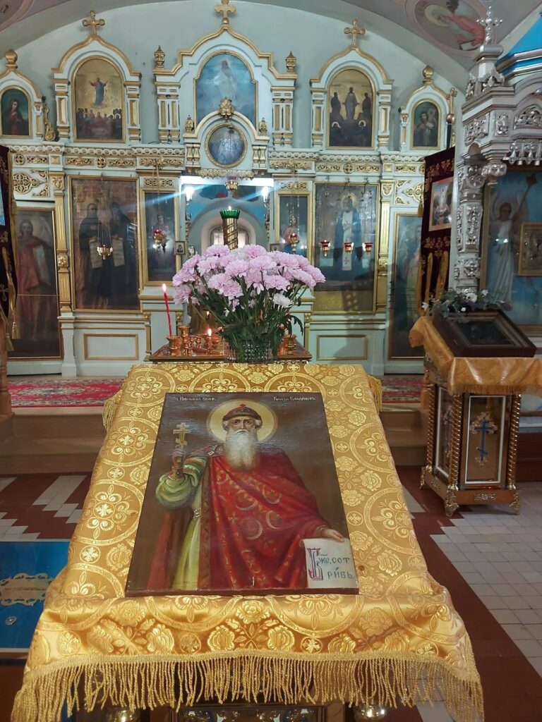 Богослужение в день Крещения Руси
